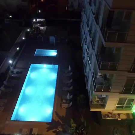 Aparthotel The 3*
